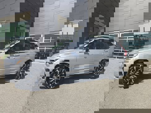 Certified 2025 Volvo XC60 B5 Plus image 1