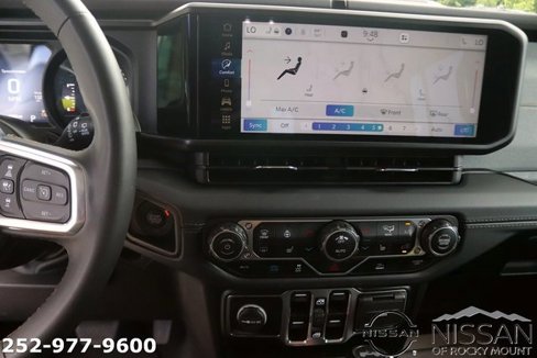 Used 2024 Jeep Wrangler Unlimited Sahara image 18