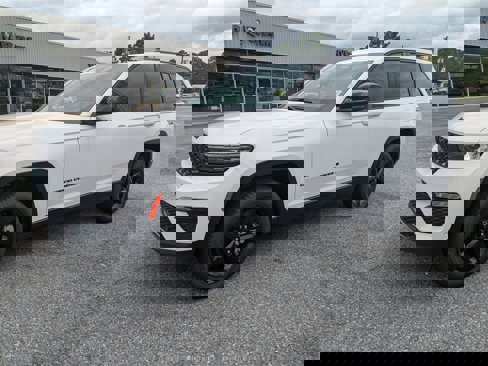 New 2025 Jeep Grand Cherokee Limited w/ Luxury Tech Group II image 8