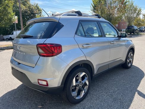 Used 2025 Hyundai Venue SEL image 5