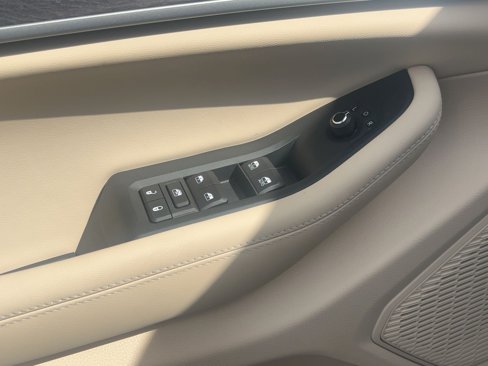 Used 2025 Jeep Grand Cherokee L Limited image 21