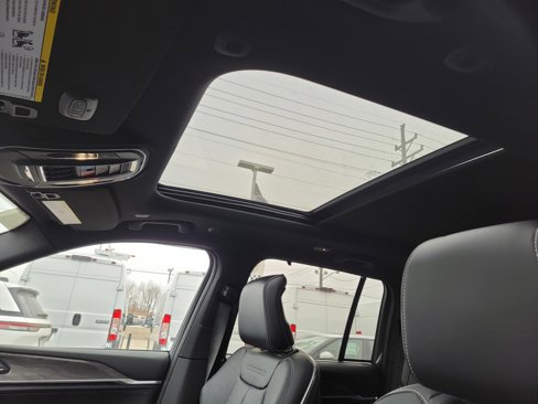 New 2025 Jeep Grand Cherokee Overland w/ Luxury Tech Group IV image 36
