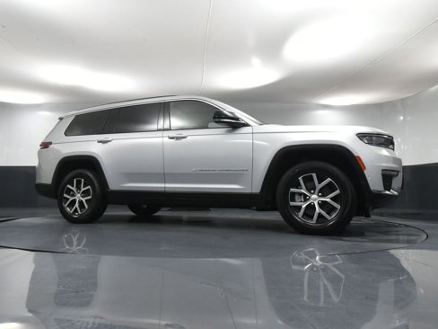 Used 2024 Jeep Grand Cherokee L Limited w/ Luxury Tech Group II image 64