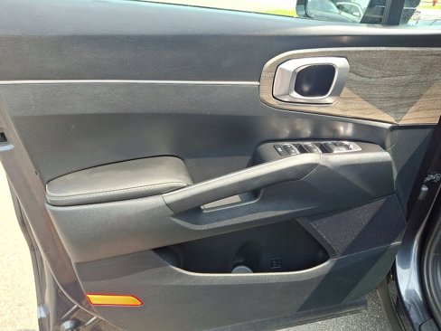 Used 2022 Kia Sorento S image 16
