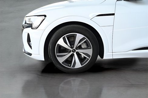 Used 2024 Audi Q8 e-tron Premium image 9