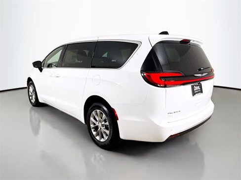 New 2026 Chrysler Pacifica Select image 6