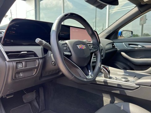 Used 2025 Cadillac CT5 Premium Luxury image 2