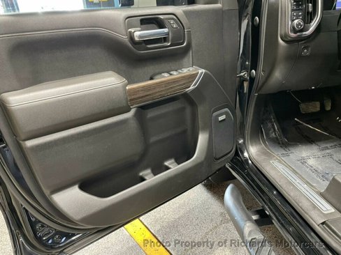Used 2020 Chevrolet Silverado 1500 LT Trail Boss w/ Midnight Edition image 9