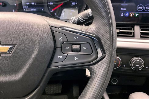 Used 2024 Chevrolet Trax LS w/ LS Convenience Package image 18