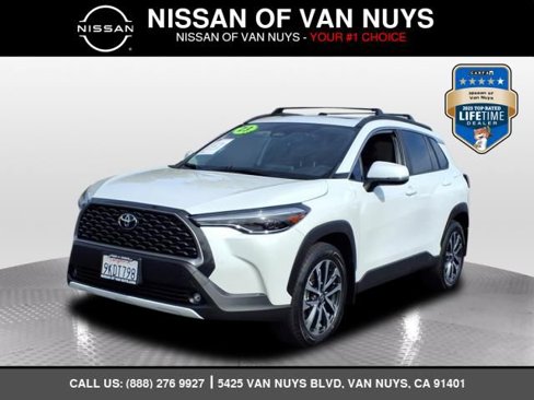 Used 2023 Toyota Corolla Cross XLE image 1
