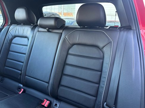 Used 2018 Volkswagen Golf R 4-Door image 12