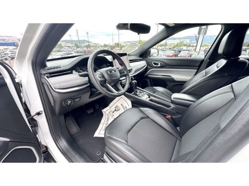 Used 2024 Jeep Compass Latitude image 17