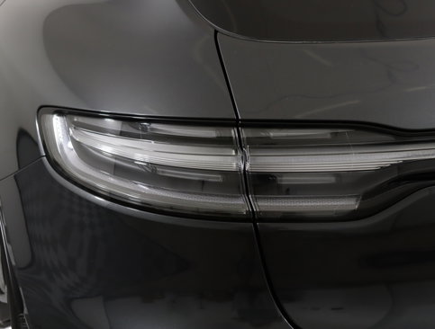 Used 2025 Porsche Macan image 14