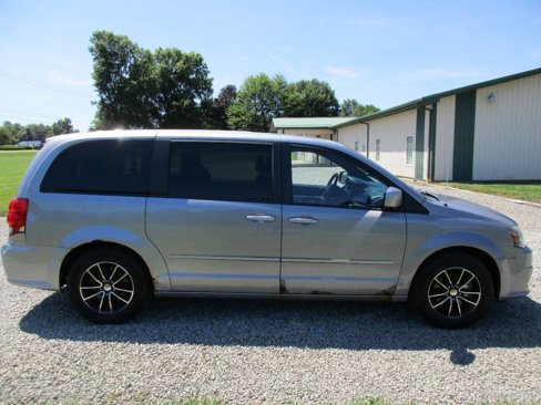 Used 2015 Dodge Grand Caravan SE image 4