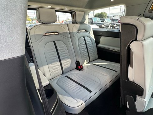 Used 2023 Rivian R1S Adventure image 39