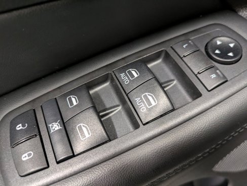 Used 2021 Jeep Grand Cherokee Laredo image 10