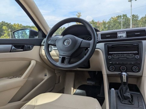 Used 2013 Volkswagen Passat Wolfsburg Edition image 15