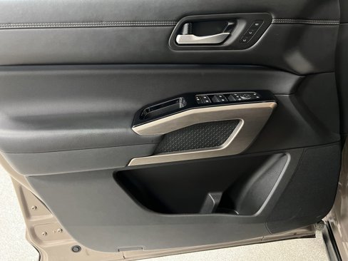 Used 2024 Nissan Pathfinder Platinum image 28