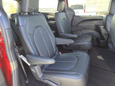 New 2025 Chrysler Pacifica Select image 17