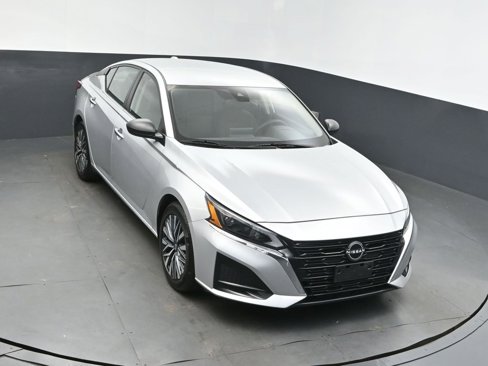 Used 2024 Nissan Altima 2.5 SV image 1