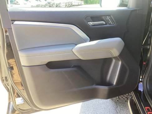 Certified 2025 Chevrolet Colorado ZR2 w/ Midnight Edition image 24