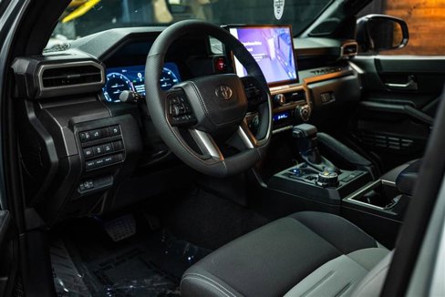 Used 2025 Toyota Tacoma TRD Off-Road image 8