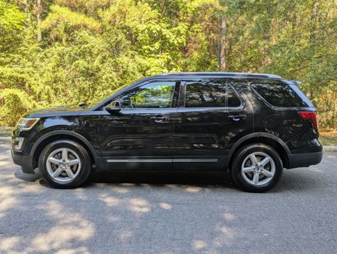 Used 2017 Ford Explorer XLT w/ Equipment Group 202A image 5