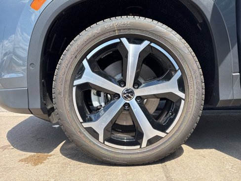 New 2025 Volkswagen Tiguan SE image 27