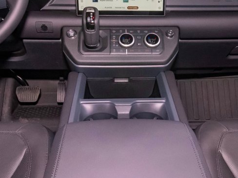 New 2025 Land Rover Defender 110 S image 25