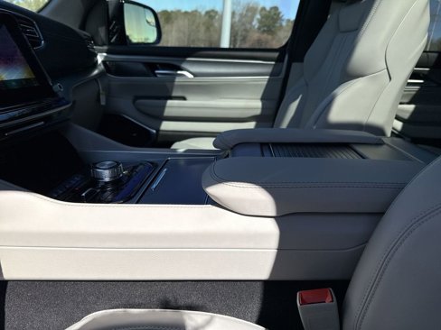New 2025 Jeep Wagoneer L 4WD w/ Convenience Group I image 21
