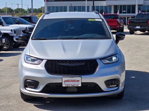 New 2026 Chrysler Pacifica Select image 2
