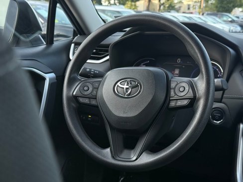Used 2025 Toyota RAV4 XLE image 19