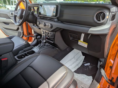New 2025 Jeep Wrangler Sahara image 24