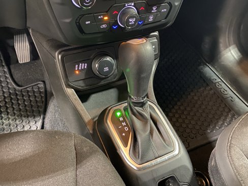 Used 2023 Jeep Renegade Altitude image 24