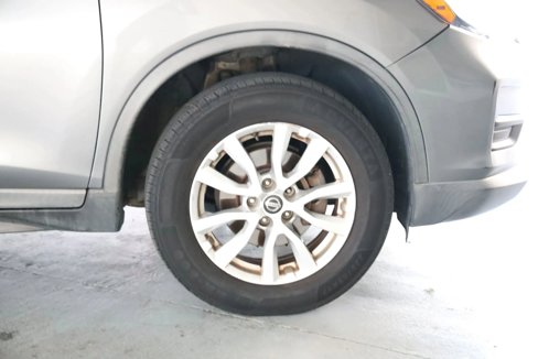 Used 2018 Nissan Rogue SV w/ Premium Package image 27