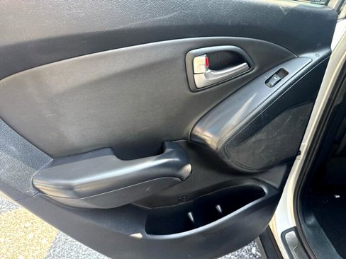 Used 2011 Hyundai Tucson Limited w/ Premium Pkg 3 image 16