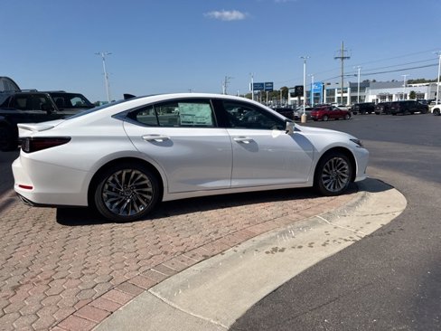 New 2025 Lexus ES 350 Luxury image 9