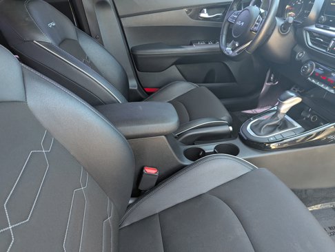 Certified 2023 Kia Forte GT-Line image 9