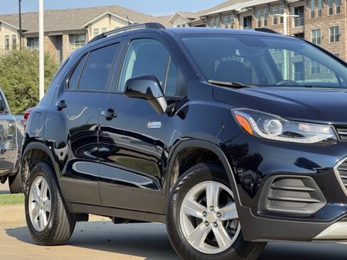 Used 2022 Chevrolet Trax LT w/ LT Convenience Package image 3