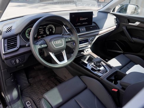Used 2024 Audi Q5 e Premium Plus image 2