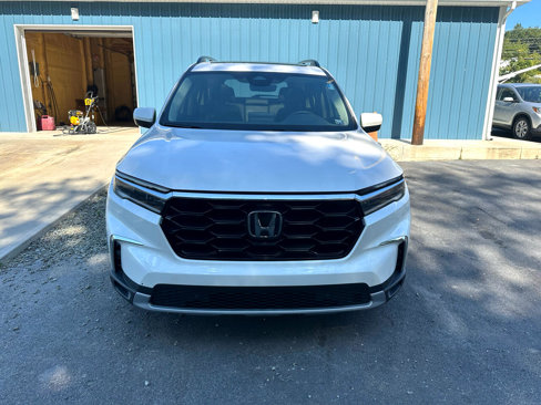 Used 2024 Honda Pilot Touring image 2