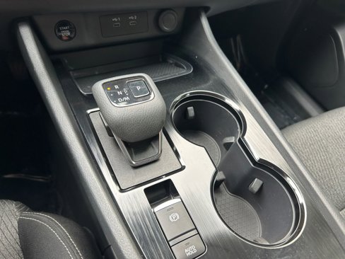 Used 2024 Nissan Rogue SV image 20