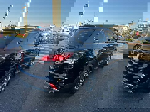 Used 2017 Hyundai Santa Fe SE image 3