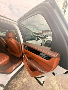 Used 2022 Porsche Cayenne w/ Premium Package image 19