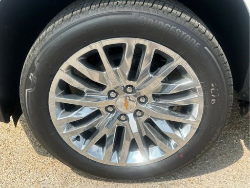 New 2025 Chevrolet Suburban Premier image 12
