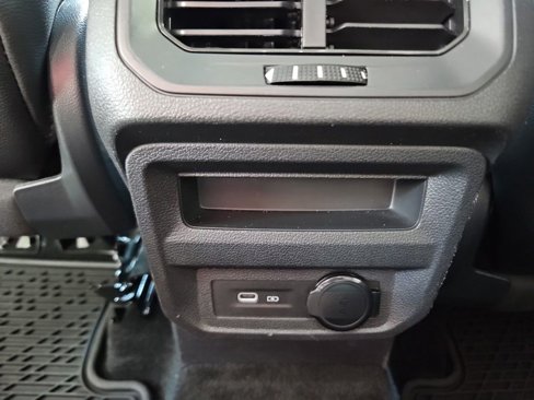 Used 2024 Volkswagen Tiguan SE image 29