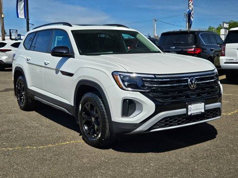 New 2025 Volkswagen Atlas Peak Edition SE image 7