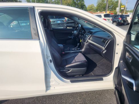 Used 2016 Toyota Camry LE image 34