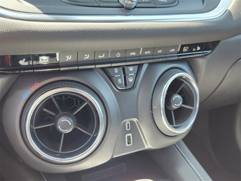Used 2025 Chevrolet Blazer LT w/ Sound & Technology Package image 22