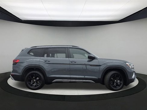 New 2025 Volkswagen Atlas Peak Edition SE image 8